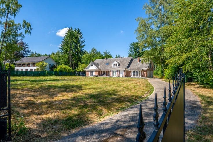 Prestige villa +450 m² – Professional use – Neupré