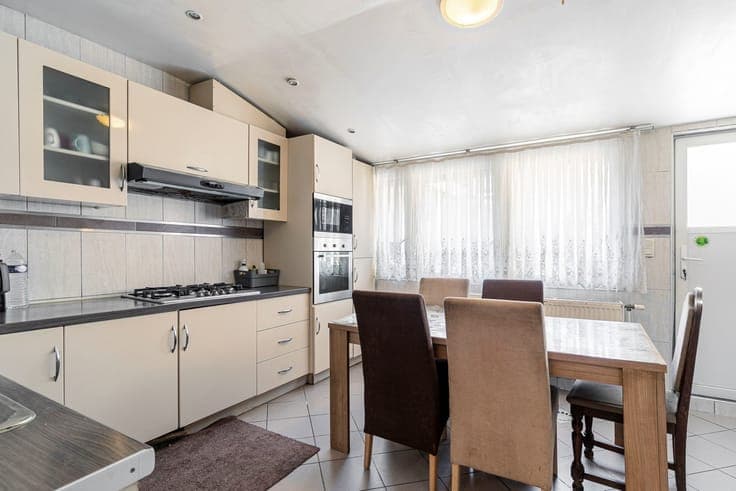 Ruime woning (272mé) met garage en buitenruimte