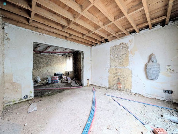 Maison à rénover avec bâtiment attenant