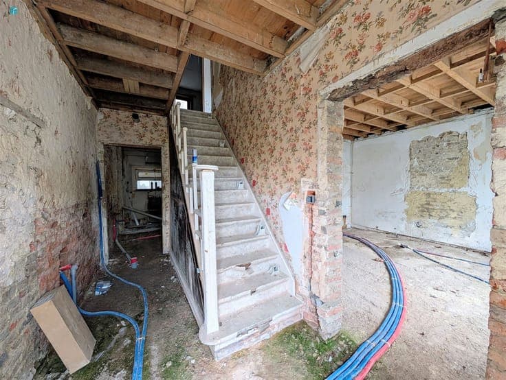 Maison à rénover avec bâtiment attenant