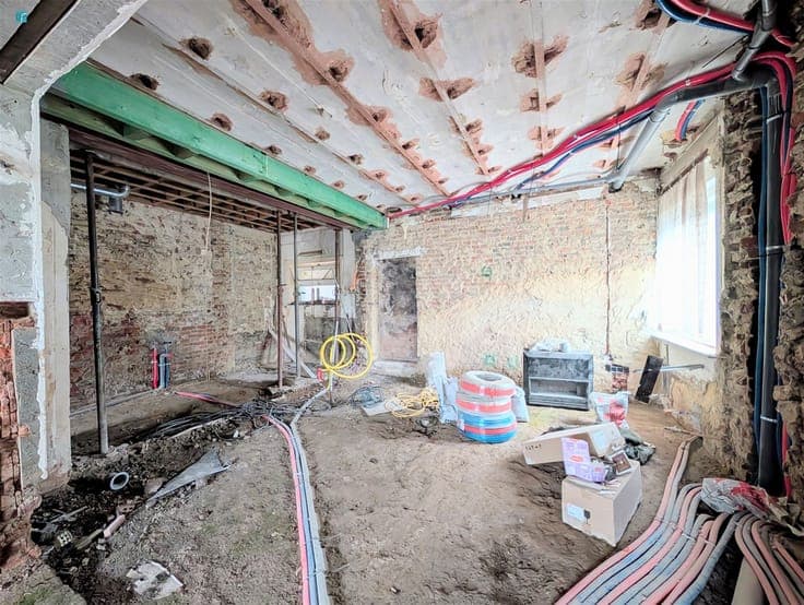 Maison à rénover avec bâtiment attenant