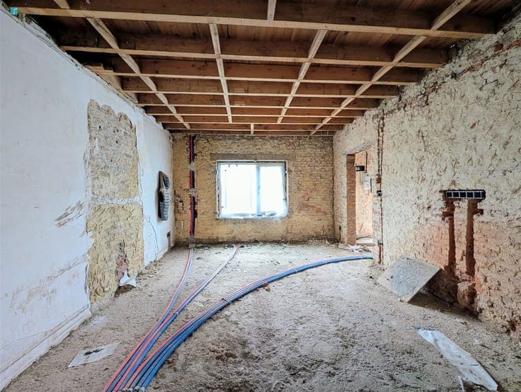 Maison à rénover avec bâtiment attenant