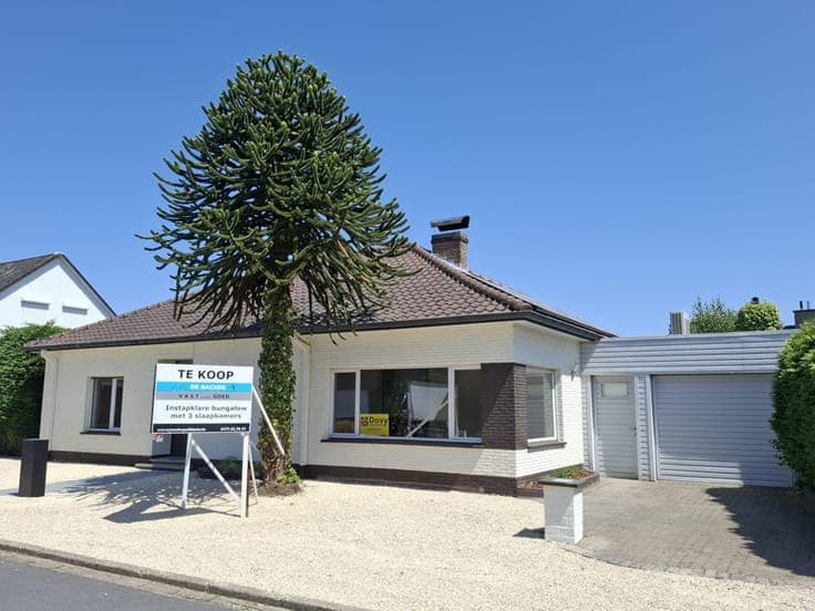 Instapklare, volledig gerenoveerde bungalow met 3 slaapka...