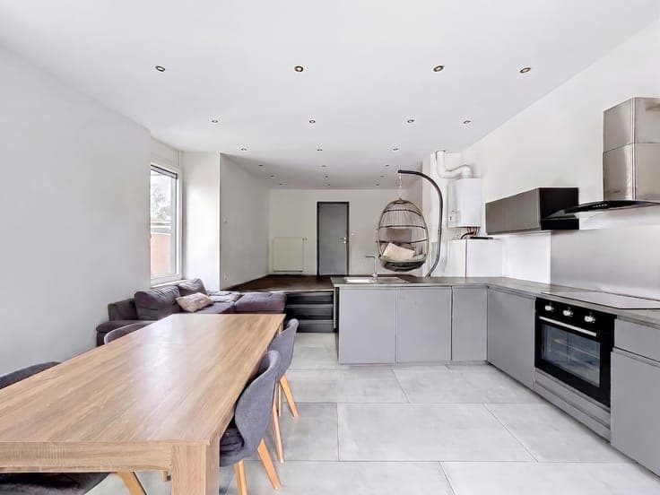 Fully renovated investment property comprising 5 units