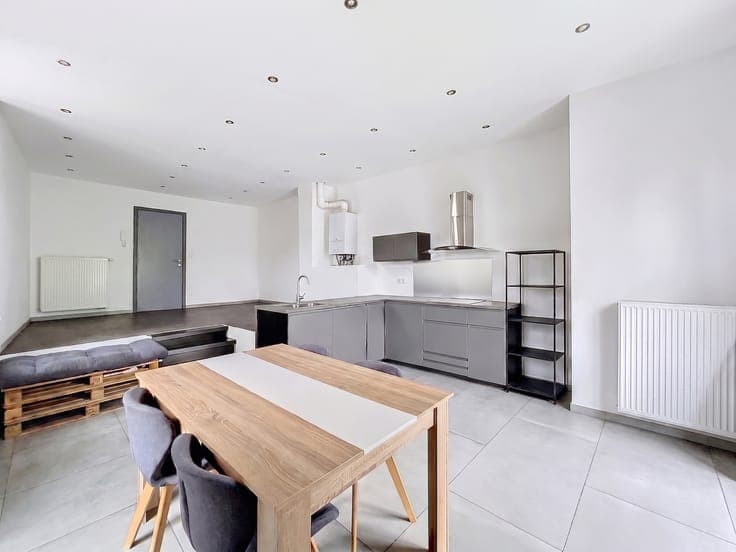 Fully renovated investment property comprising 5 units