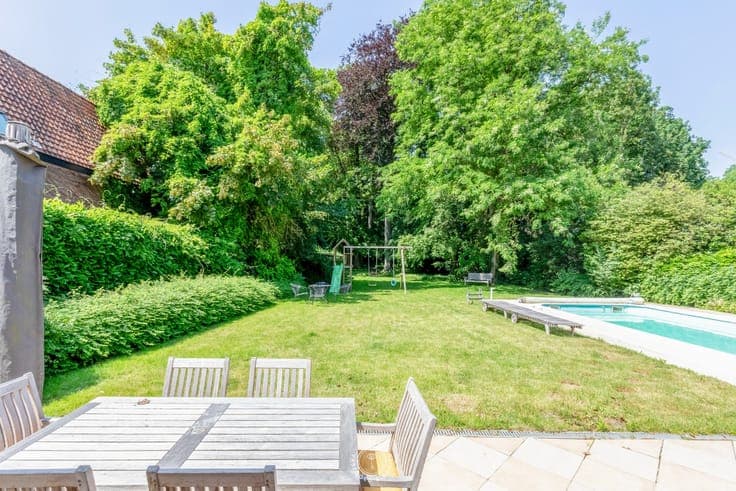 Welgelegen villa met praktijk en wonderlijke tuin