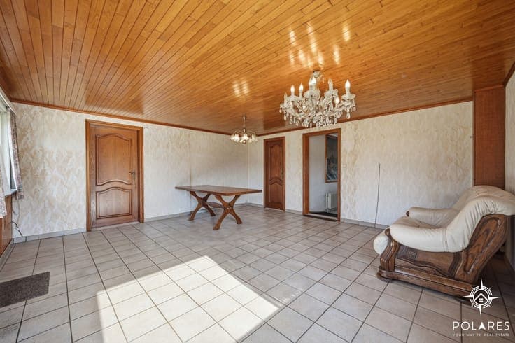 House on a spacious plot in a cul-de-sac