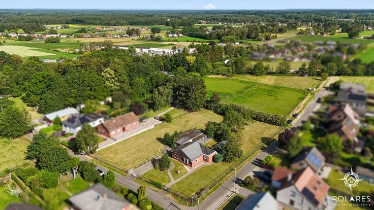 House on a spacious plot in a cul-de-sac