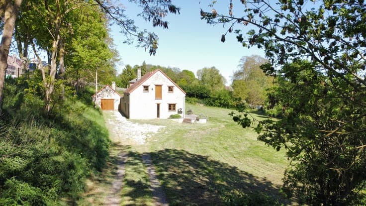 1 bed house with large plot in Jodoigne