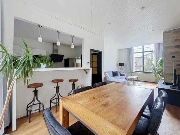 SPACIOUS FAMILY HOME WITH SOLAR PANELS