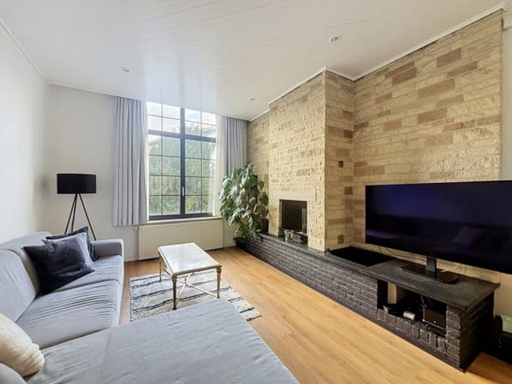 SPACIOUS FAMILY HOME WITH SOLAR PANELS