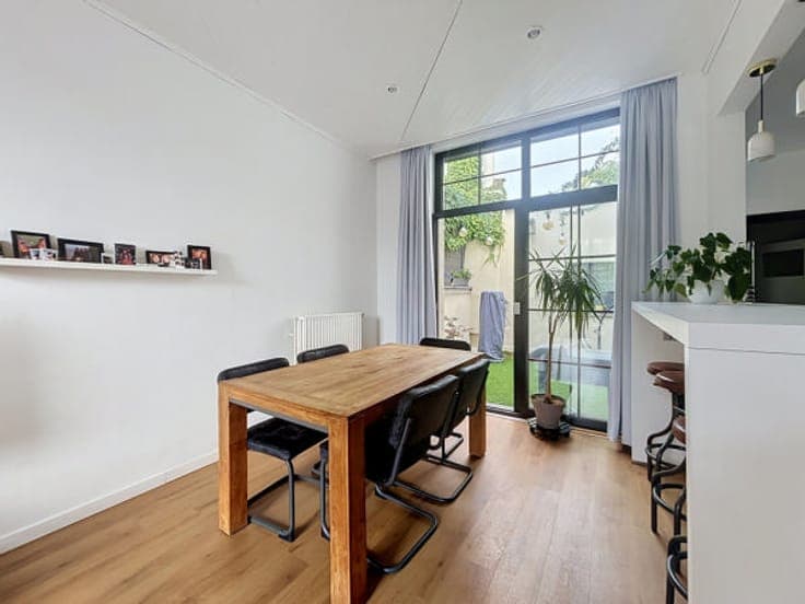 SPACIOUS FAMILY HOME WITH SOLAR PANELS
