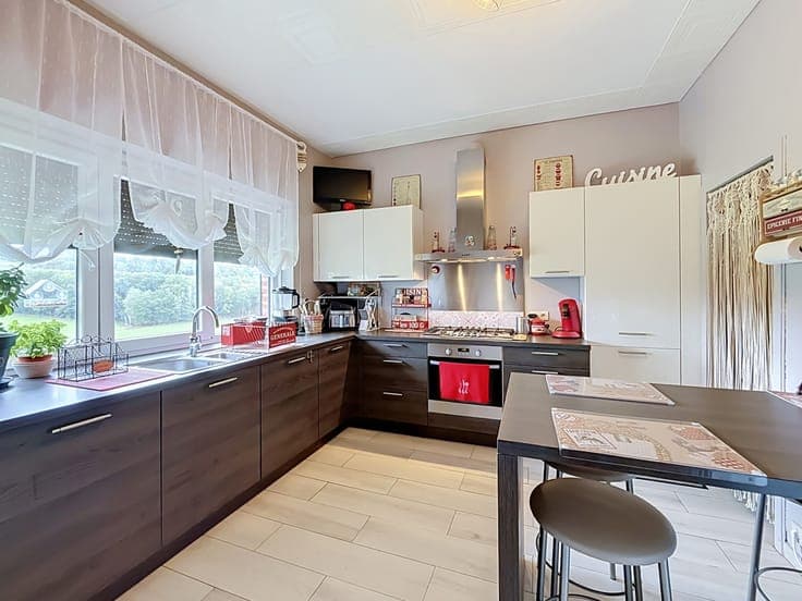 3-bedroom house with stunning views