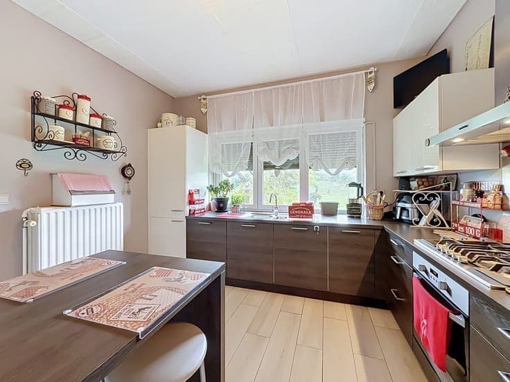 3-bedroom house with stunning views