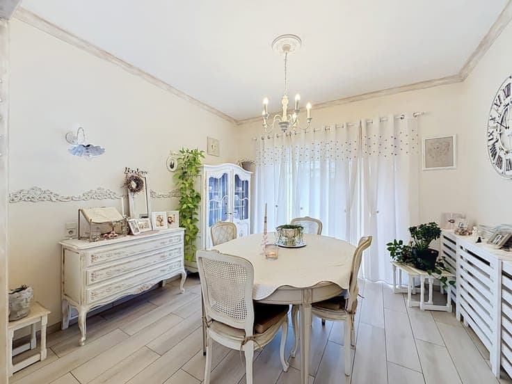 3-bedroom house with stunning views