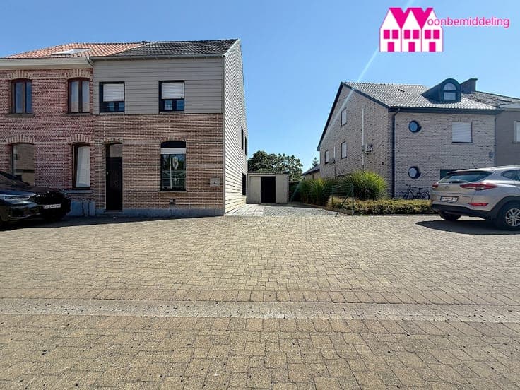 Aalst (Hofstade): halfopen bebouwing met tuin, oprit en u...