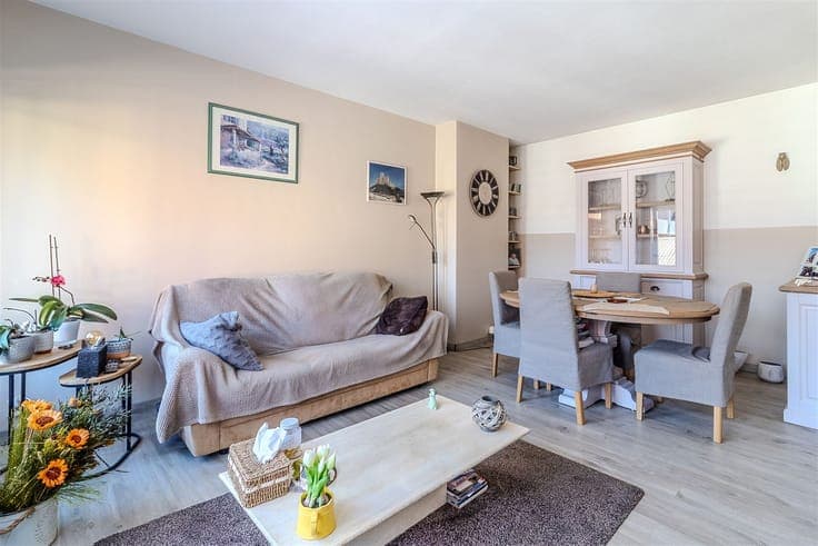 Perfectly Maintained House in a Cul-de-Sac – Quiet Neighbour
