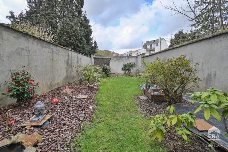 Building with garden for sale in Ixelles