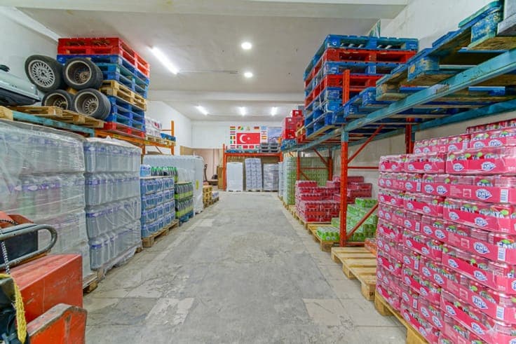 MIXED BUILDING: COMMERCIAL HOUSE + WORKSHOP