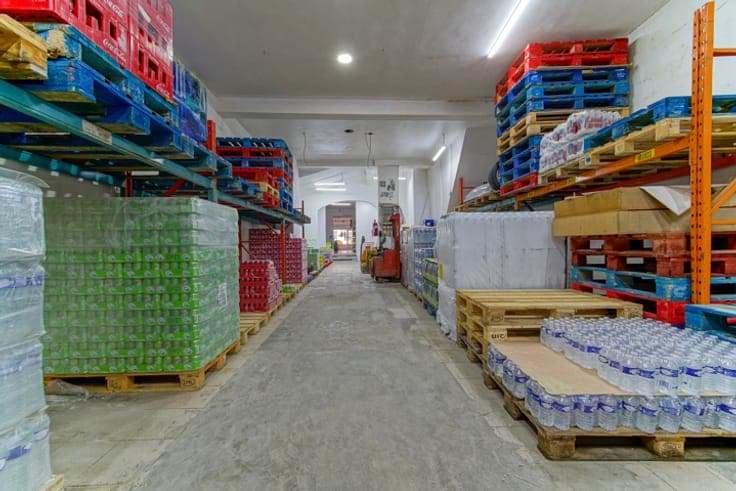 MIXED BUILDING: COMMERCIAL HOUSE + WORKSHOP