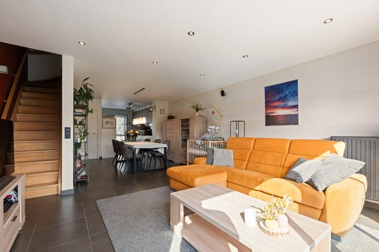 Energy-efficient home with 3 bedrooms, garden and garage