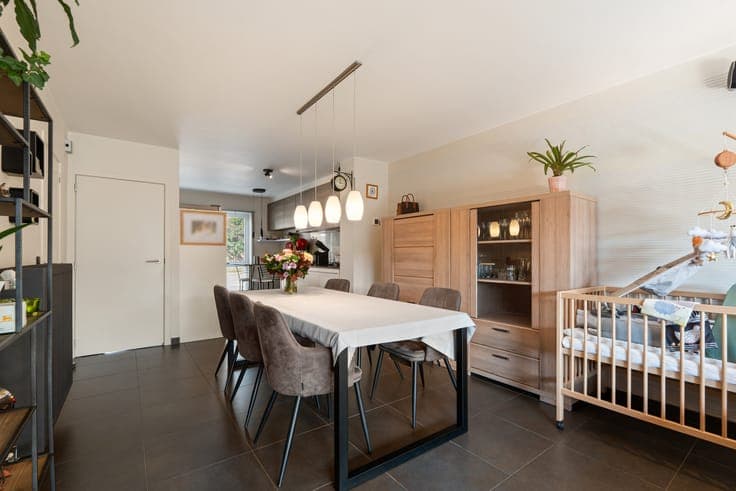 Energy-efficient home with 3 bedrooms, garden and garage