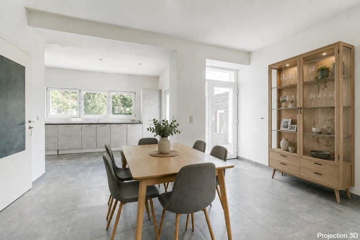 Large house with multiple possibilities in Fallais