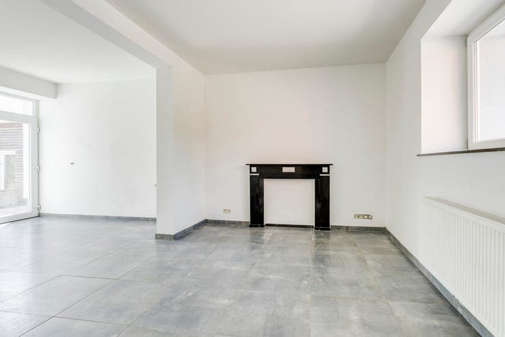 Large house with multiple possibilities in Fallais