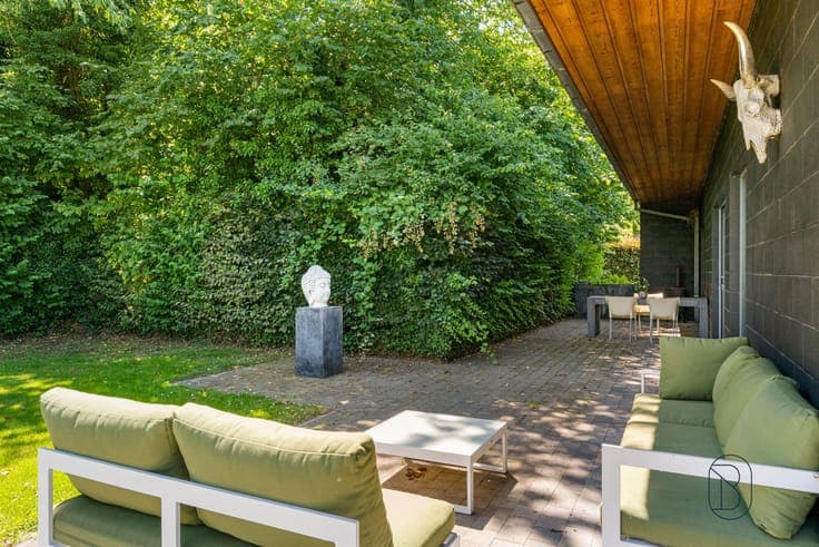 Kortrijk: spacious home, 230 m², 3 bedrooms, 1 bathroom, 500