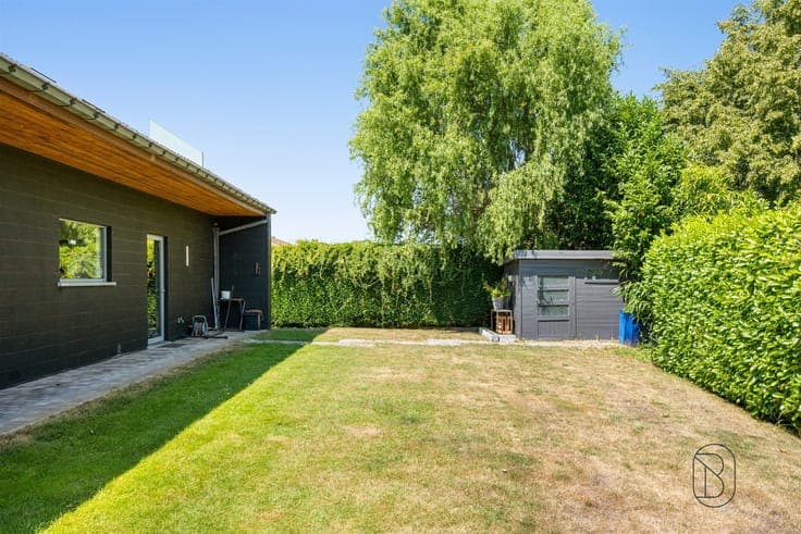 Kortrijk: spacious home, 230 m², 3 bedrooms, 1 bathroom, 500