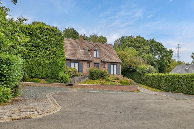 Stately villa with 4 rooms, garden, on quiet cul-de-sac