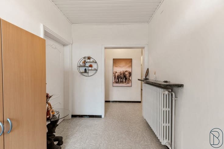 spacious and quietly located single-storey family home