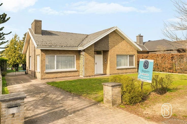 spacious and quietly located single-storey family home