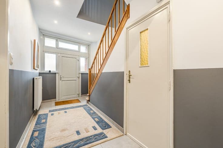 Spacious renovated home with warehouse in Machelen