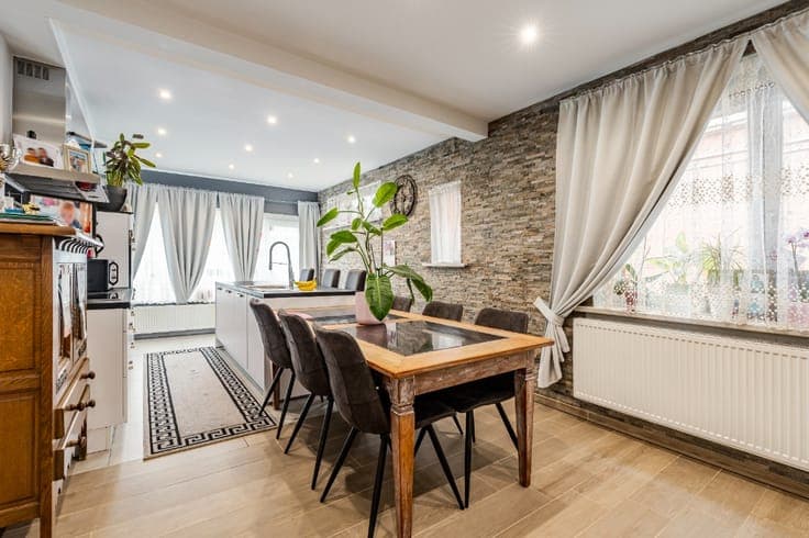 Spacious renovated home with warehouse in Machelen