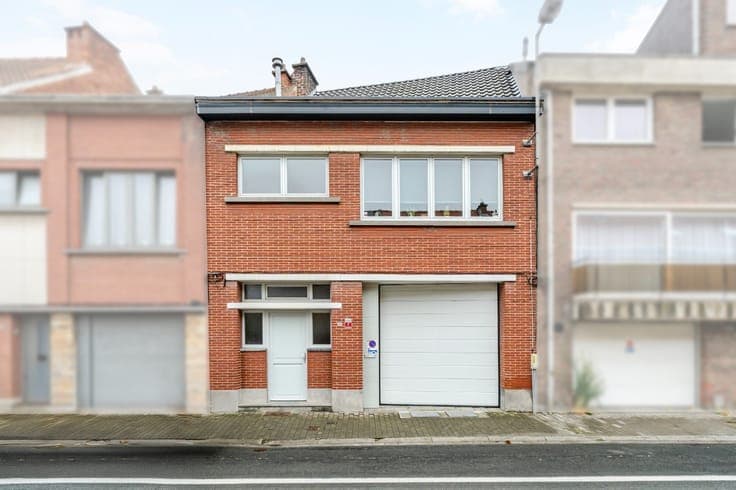 Spacious renovated home with warehouse in Machelen