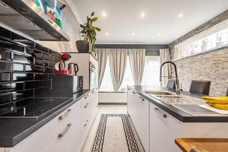 Spacious renovated home with warehouse in Machelen