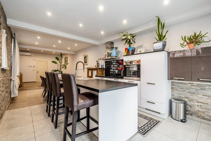 Spacious renovated home with warehouse in Machelen