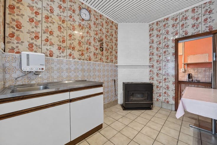 Te renoveren woning met zeer veel potentieel, rustig gele...