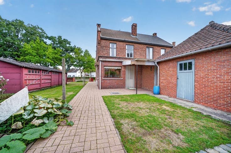 Te renoveren woning met zeer veel potentieel, rustig gele...