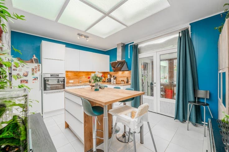 2-Bedroom House with garage, attic and cellar