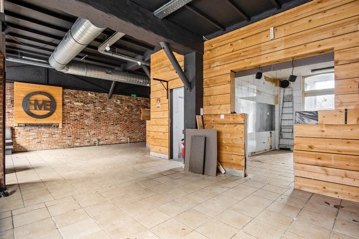 Handelshuis met bovenliggend duplexappartement
