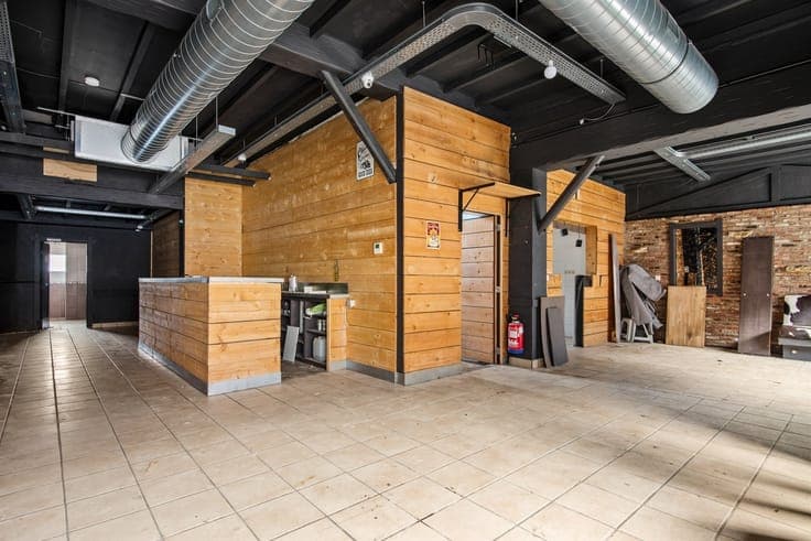 Handelshuis met bovenliggend duplexappartement