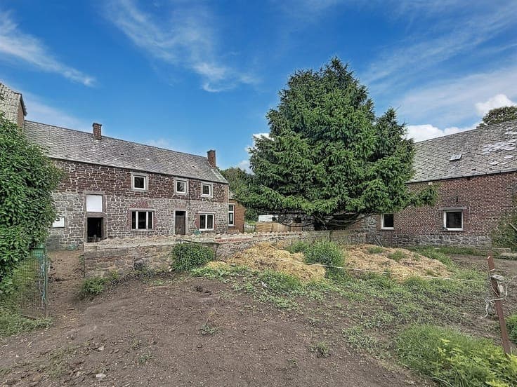 Ancienne ferme plus dépendance située au calme