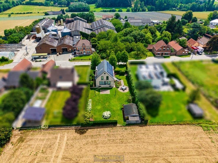 Te koop, Ruime villawoning met praktijkmogelijkheden op r...