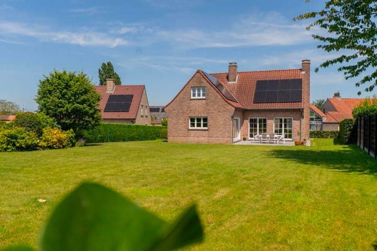Detached villa with 3 bedrooms and a south-facing garden