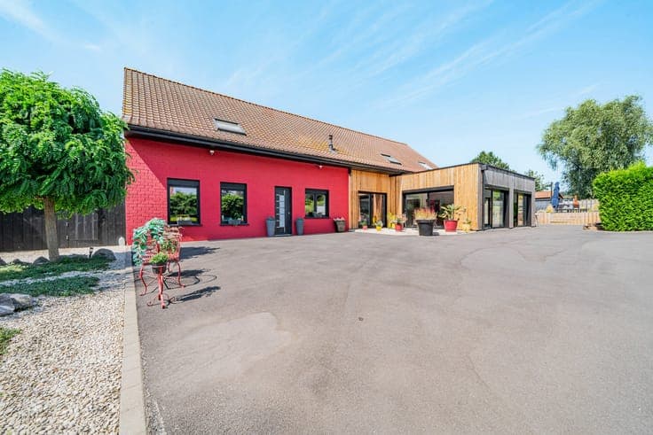 House in Mourcourt