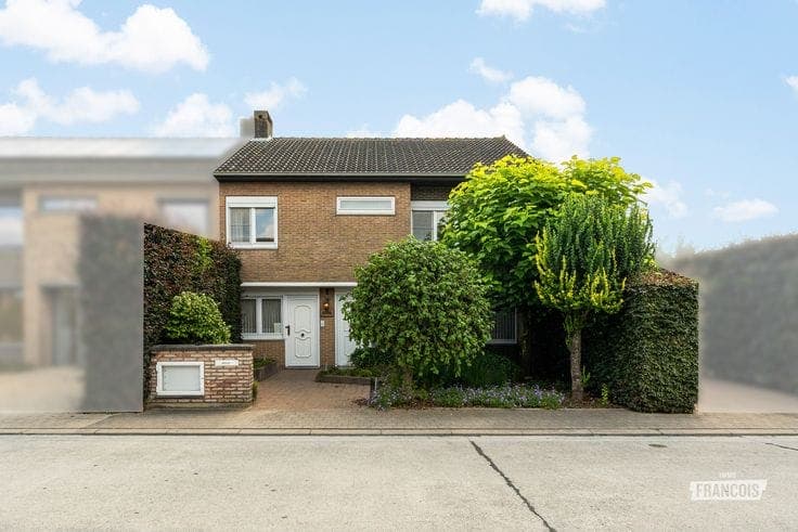 Veelzijdige woning met optie tot kangoeroewonen in Sint-Hen…