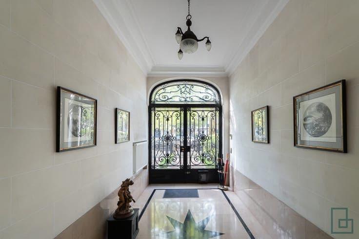 RARE AND ELEGANT 700M² TOWNHOUSE FROM 1920