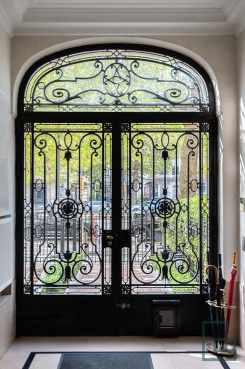 RARE AND ELEGANT 700M² TOWNHOUSE FROM 1920